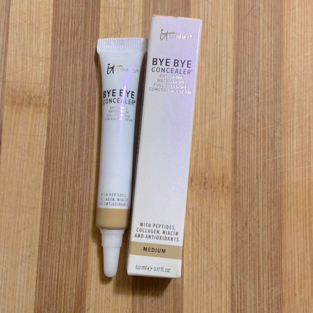 it Cosmetics Bye Bye concealer - medium